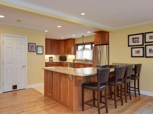 4618 N Wildwood Ave, Whitefish Bay, WI 53211