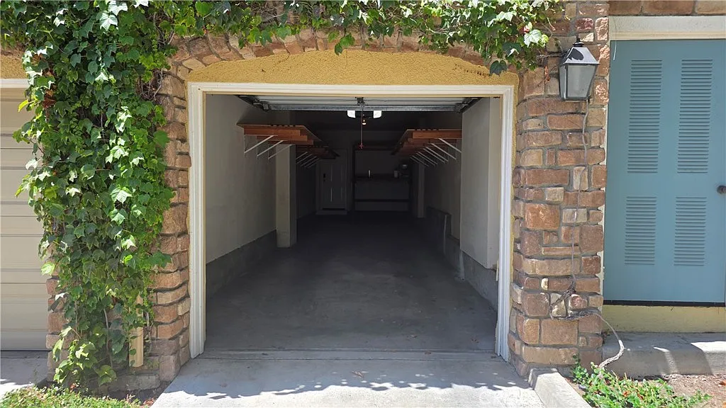 2 bed, 2.5 bath, 1167 sqft, $3,500 — Photo 4