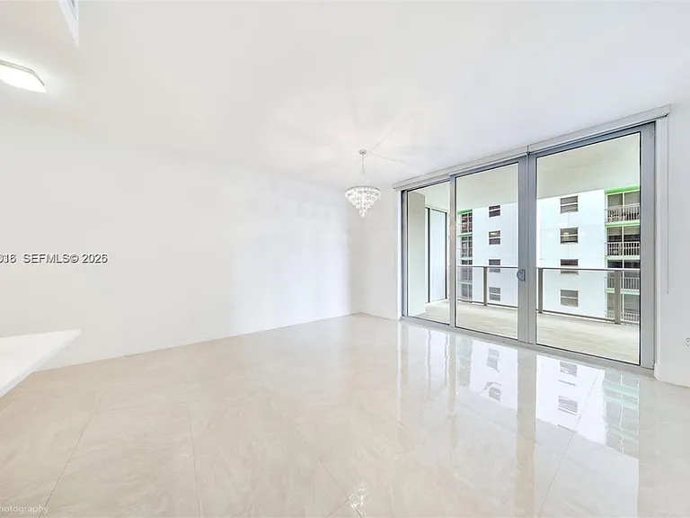 488 NE 18th St #2304 — Photo 4
