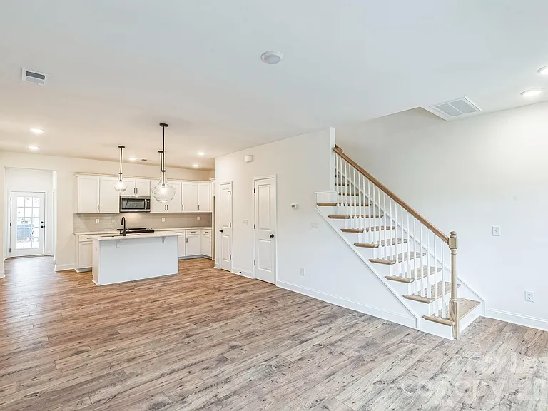 62 Walnut Springs Dr — Photo 2