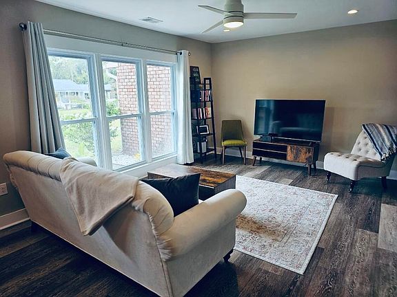4th image of 5018 Durant Ave