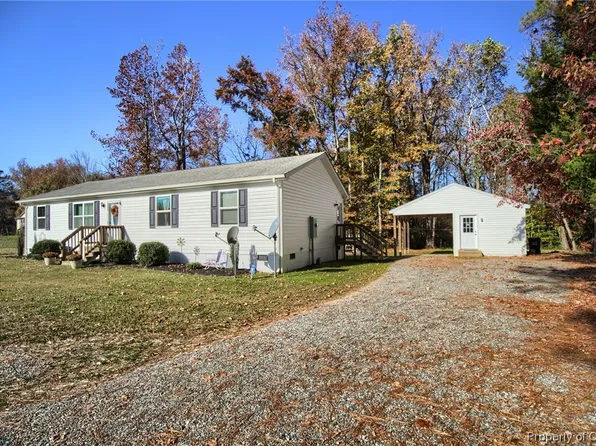 354 Weems Rd, Weems, VA 22576