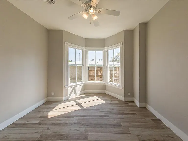 4307 Avenue Q — Photo 23
