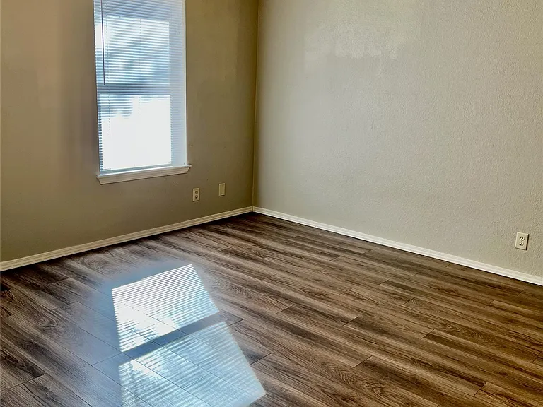 414 E Waco Pl — Photo 12