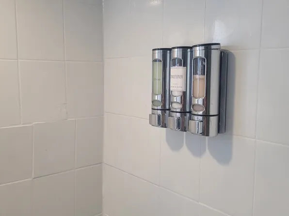 105 N Windsor Ave, Atlantic City, NJ 08401