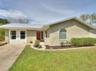 1001 Monte Vista Dr, Lockhart, TX 78644
