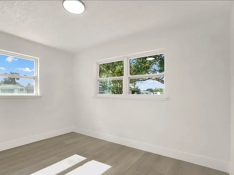 1004 Jersey St — Photo 9