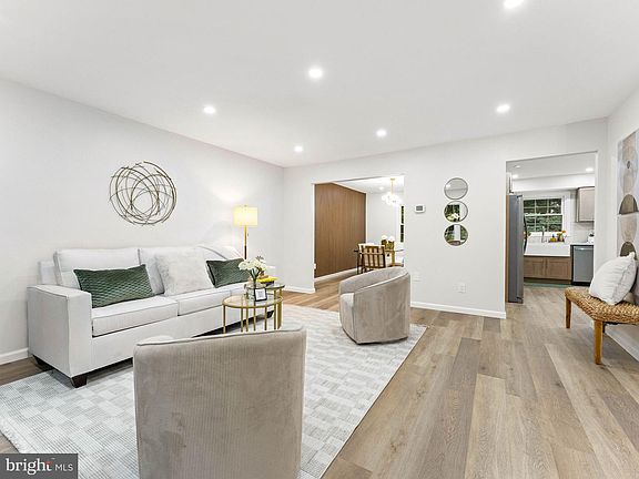 3rd image of 17 Carty Dr