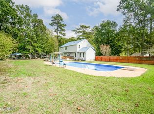 305 Pineview Dr, Elizabeth City, NC 27909
