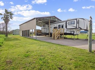 1009 Head Hunter Dr, GILCHRIST, TX 77617