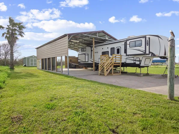 1009 Head Hunter Drive, Gilchrist, TX 77617