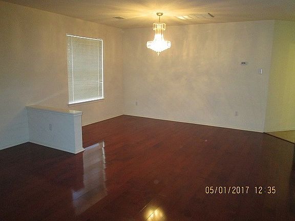 Picture your dining room suite here.  Then picture all your family and friends gathering around to enjoy the holidays .......especially birthdays.