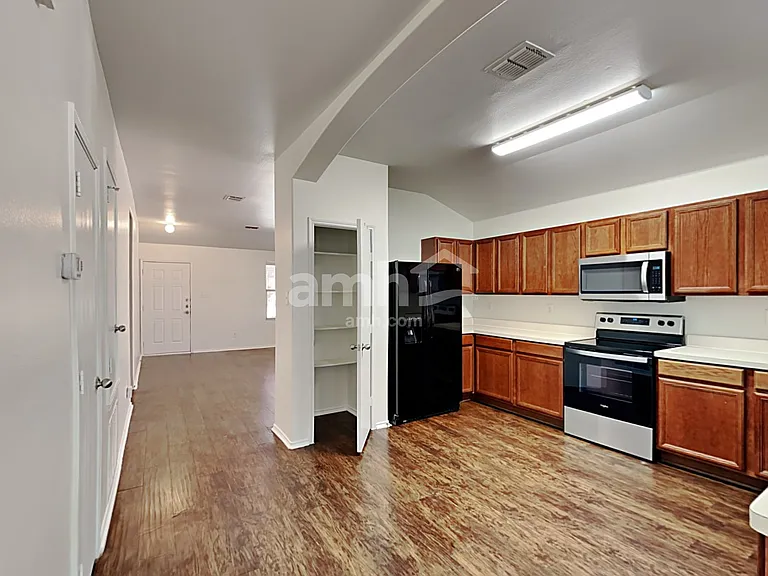 742 Mission Ln — Photo 4