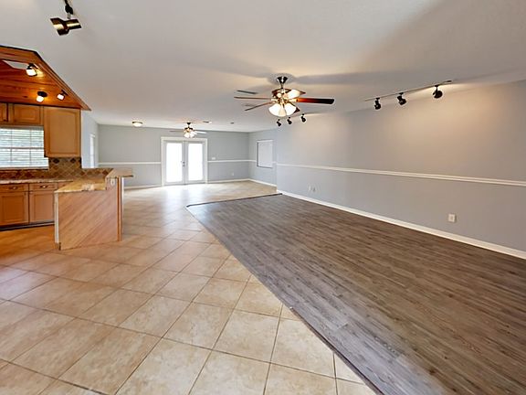 3rd image of 3642 Lake Padgett Dr