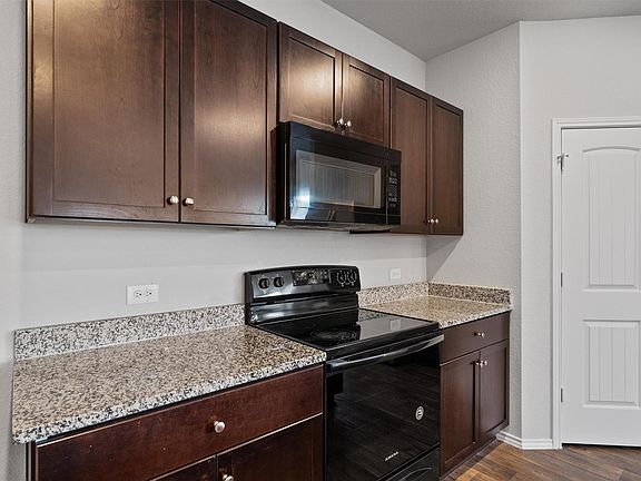 4th image of 6121 Ronee Leah Dr