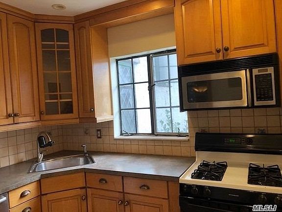 3rd image of 42-15 Utopia Pkwy #1