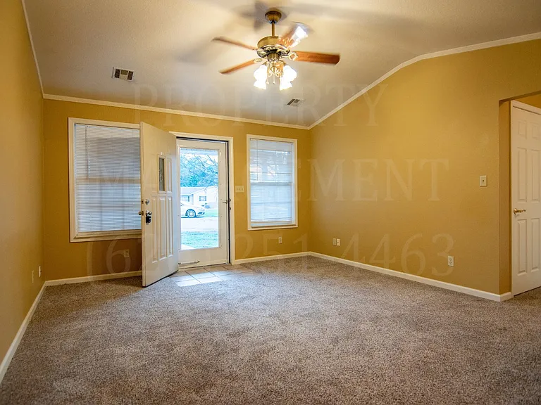 813 Shawnee St — Photo 11