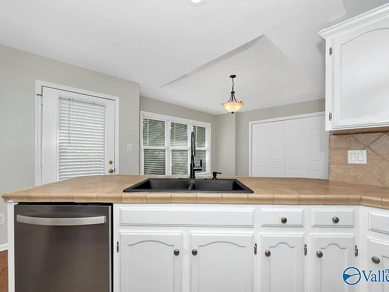 180 Jarrett Ln — Photo 16
