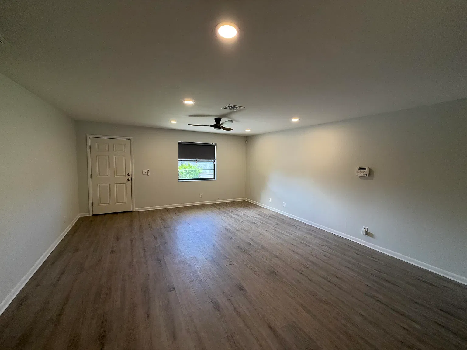2 bed, 1.0 bath, 1363 sqft, $2,500 — Photo 2