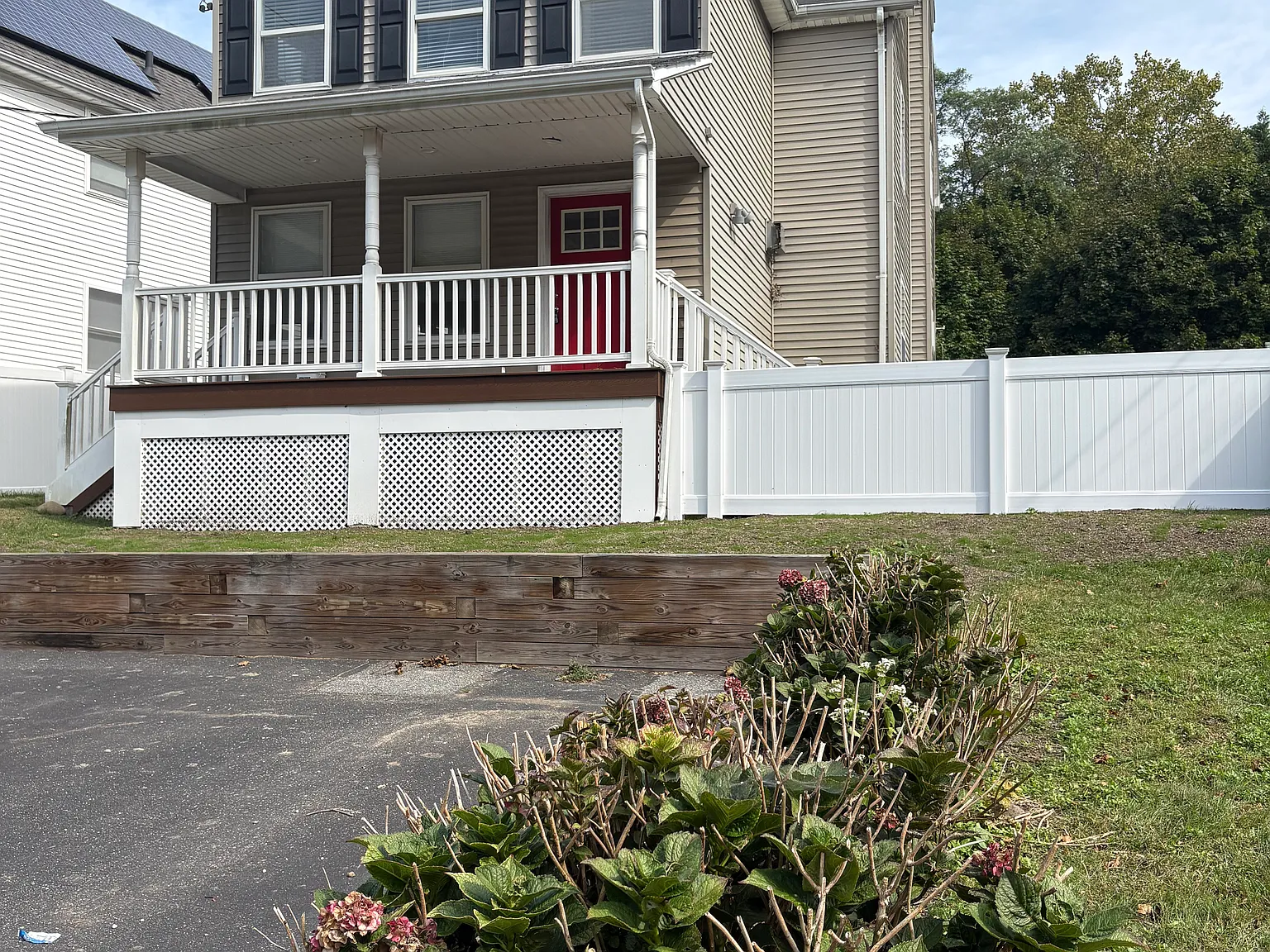 3 bed, 1150 sqft, $3,790 — Photo 2