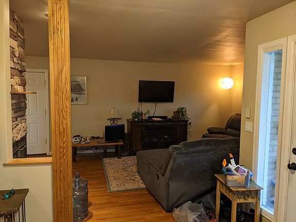 3rd image of 77 W Broadmoor Dr