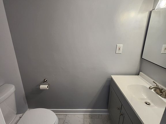 5th image of 101-726 Moore St APT 101
