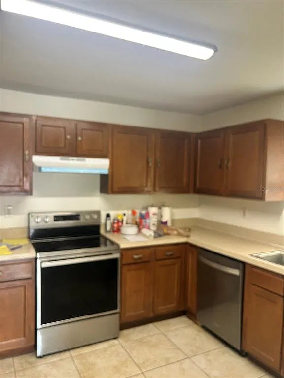 3 bed, 2.0 bath, 1339 sqft, $2,200 — Photo 2