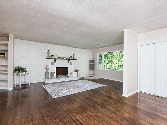 5th image of 4400 NE Wahli Dr