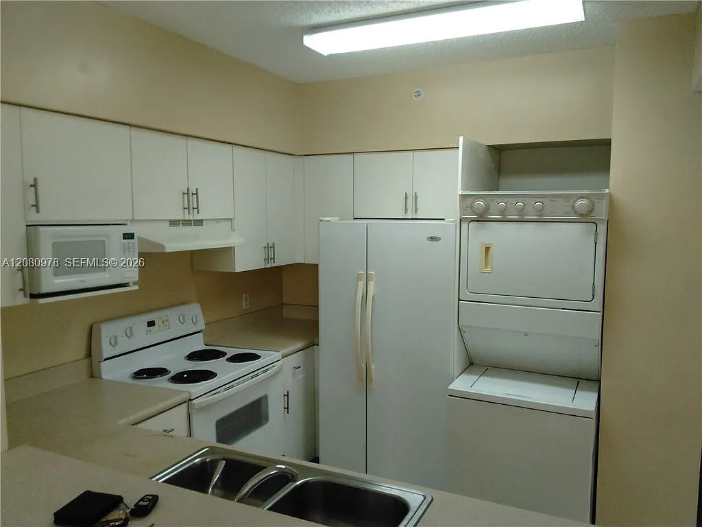 Blue Lagoon Condo — Photo 3