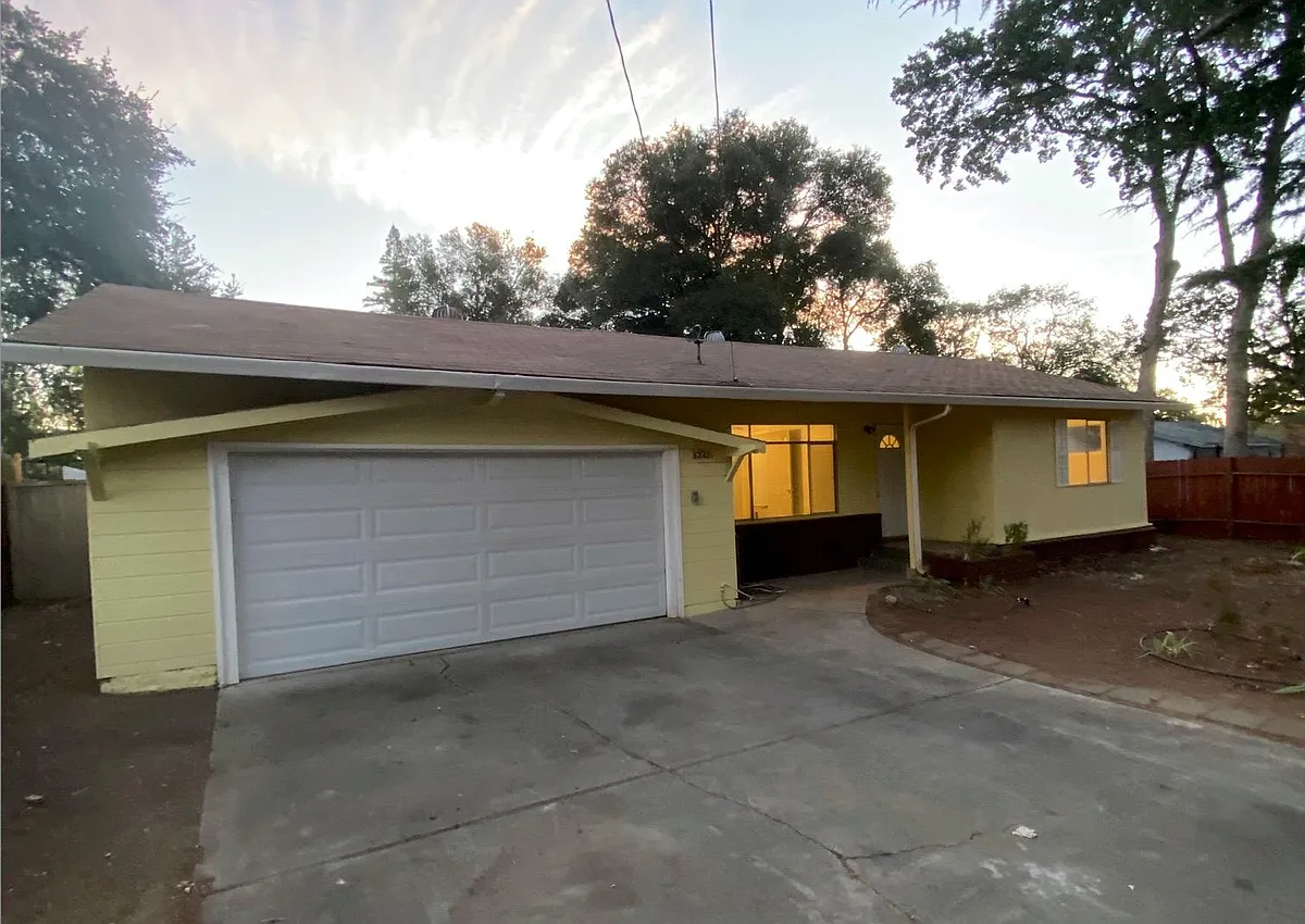 Building Photo - 6342 Lakeside Dr