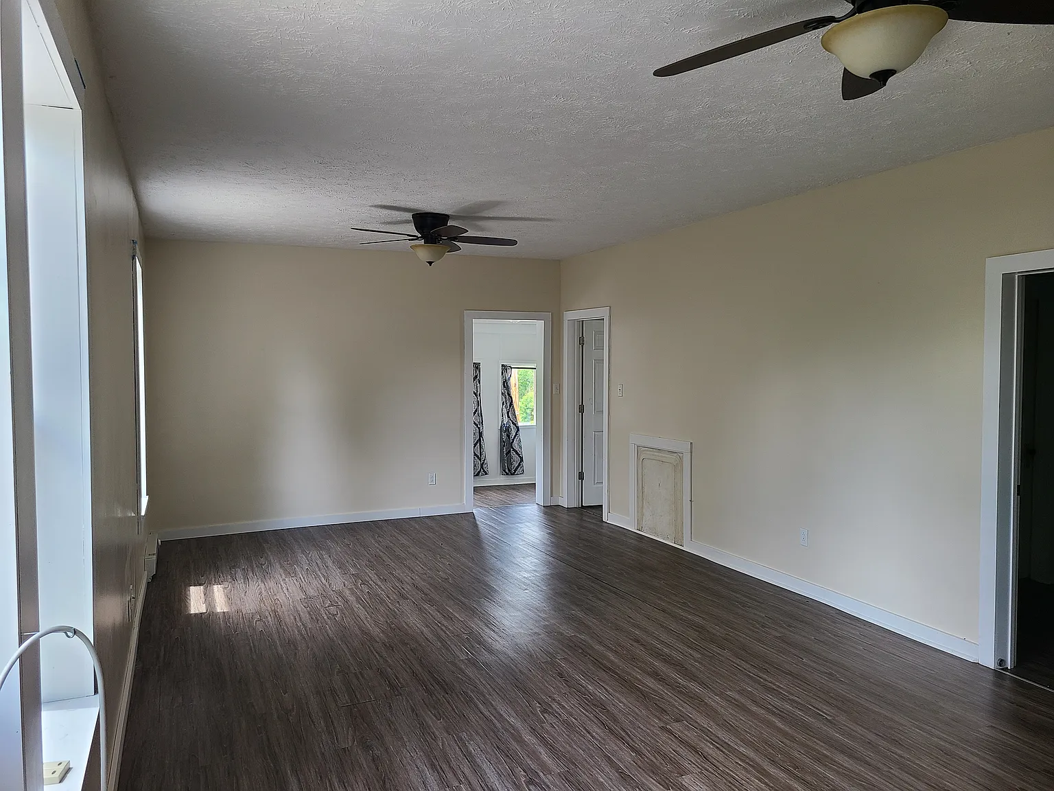 2 bed, 1100 sqft, $1,000 — Photo 4