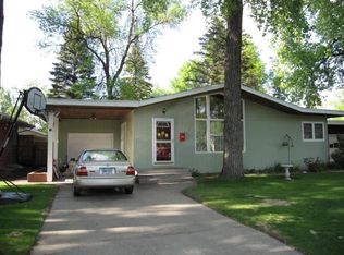 410 Campbell Dr, Grand Forks, ND 58201