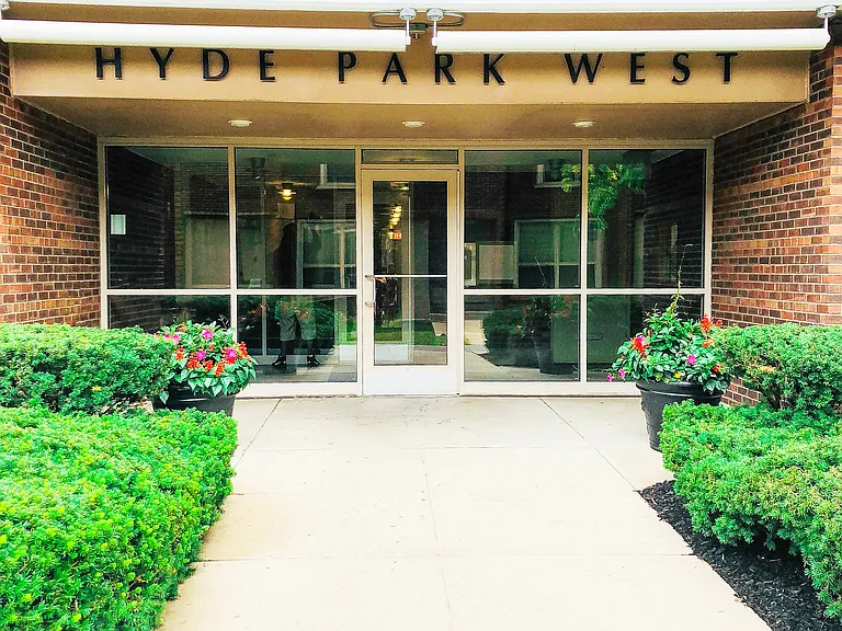 Hyde Park West Apartments & Townhomes — Photo 30