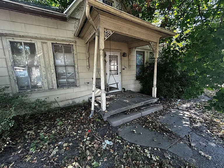 304 N Spruce St — Photo 41