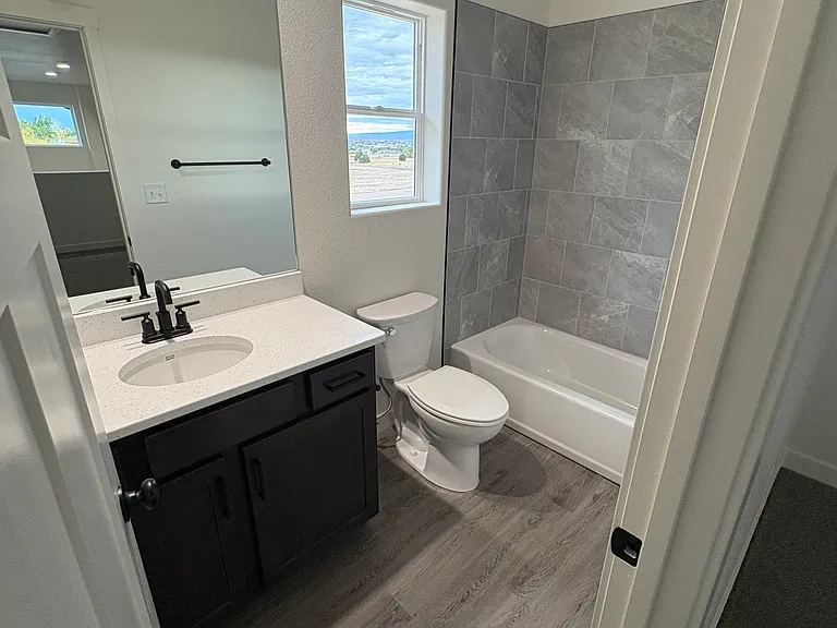 943 S Sweetwater Dr — Photo 17