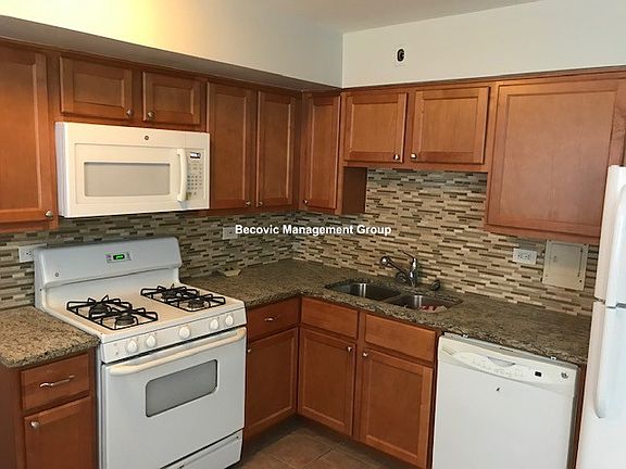 2nd image of 1405 W Sherwin Ave