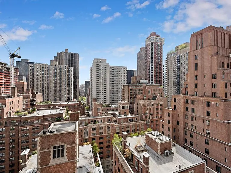 320 E 42nd St #1816 — Photo 4