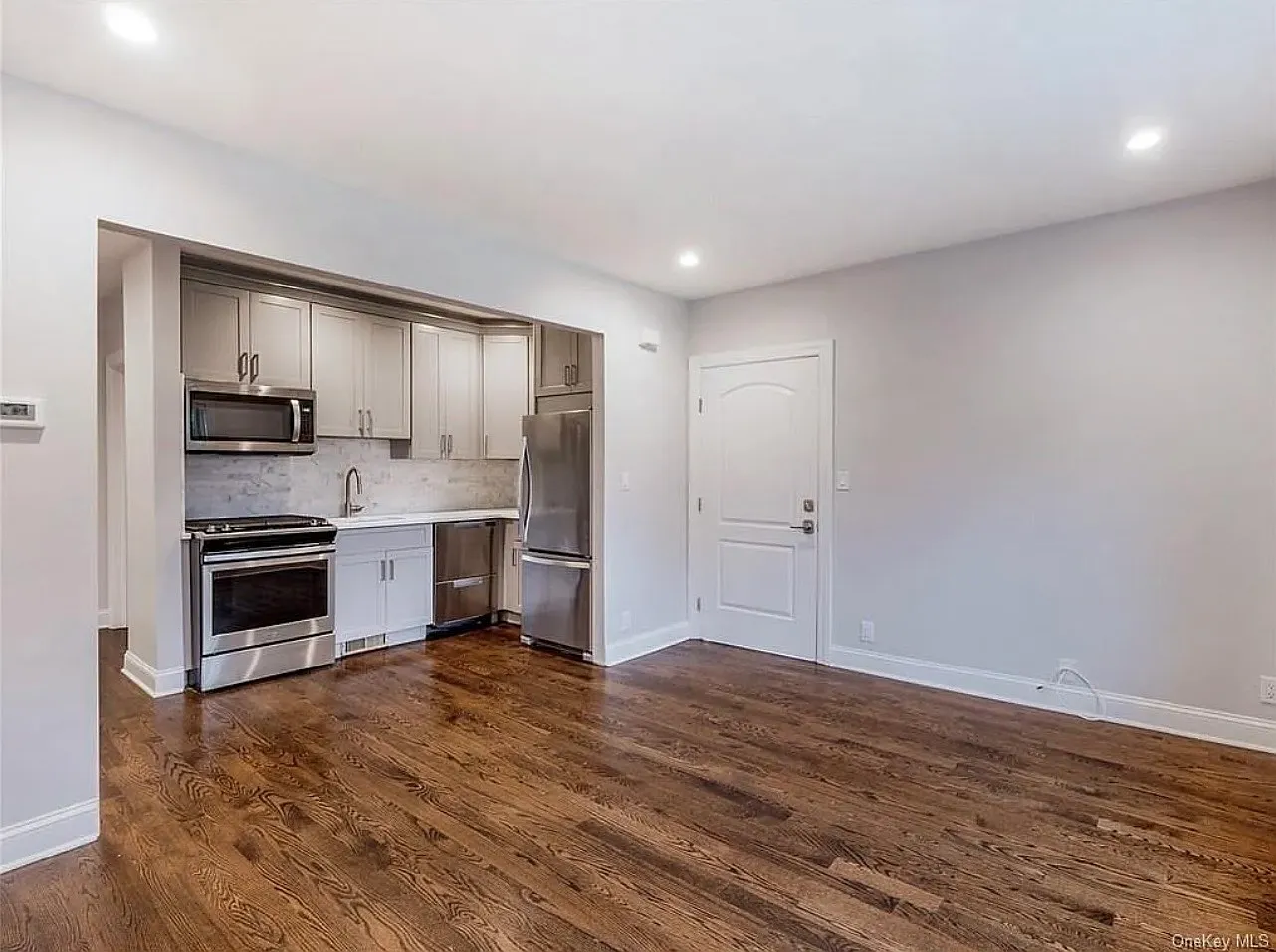 2 bed, 810 sqft, $3,600 — Photo 3