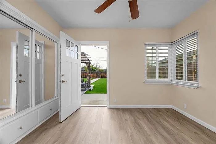 250 Oxford Ave — Photo 12
