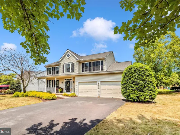 211 Creek Walk Dr, Walkersville, MD 21793