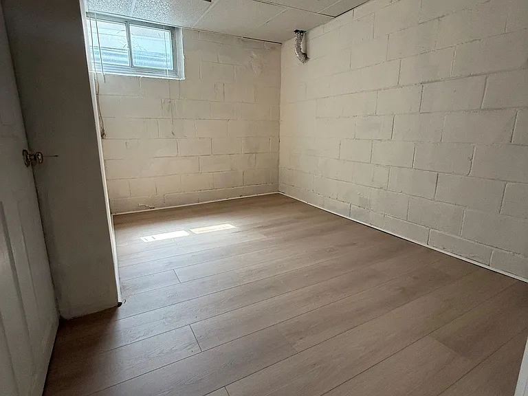 93 Morgan Ave — Photo 7