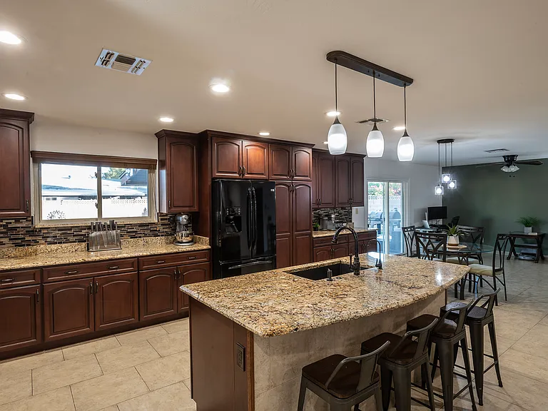 3121 E Sierra St — Photo 14