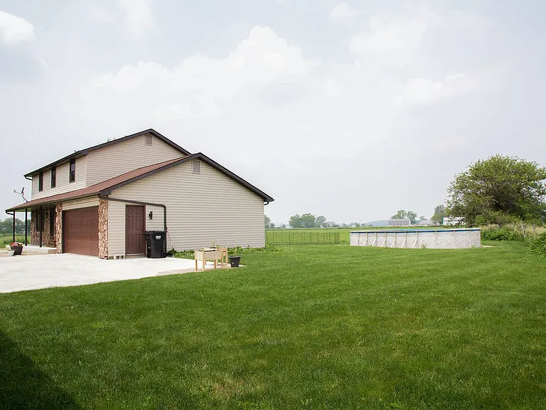 14907 Rohman Rd — Photo 2