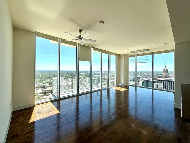 610 E Market St #2601 — Photo 2