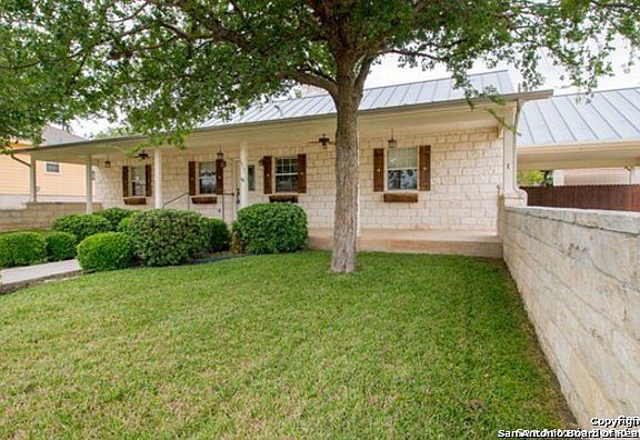 3rd image of 1815 White Tail Ln
