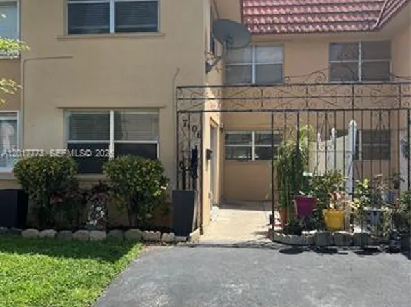 7106 NW 169th St #7106, Hialeah, FL 33015