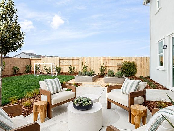 Backyard Living at Plan 3002, Villas at Arbor Ranch