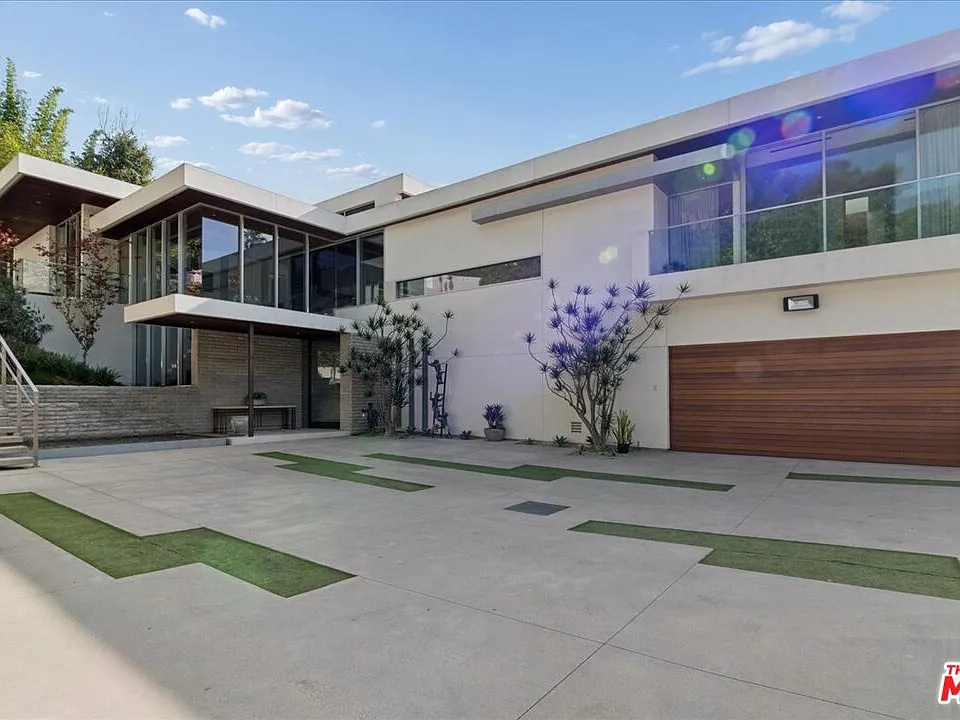 1232 Sunset Plaza Dr