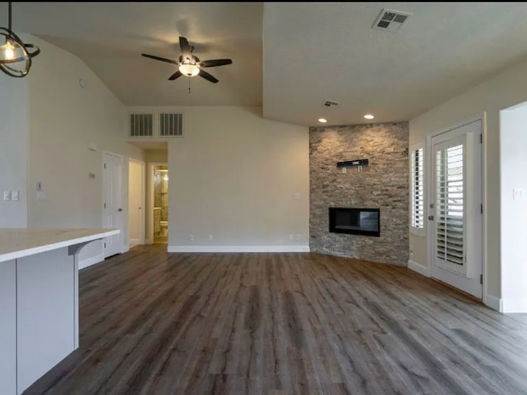 2349 S Legacy Dr — Photo 6