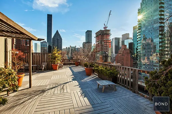 Sold by Bond New York | media 14